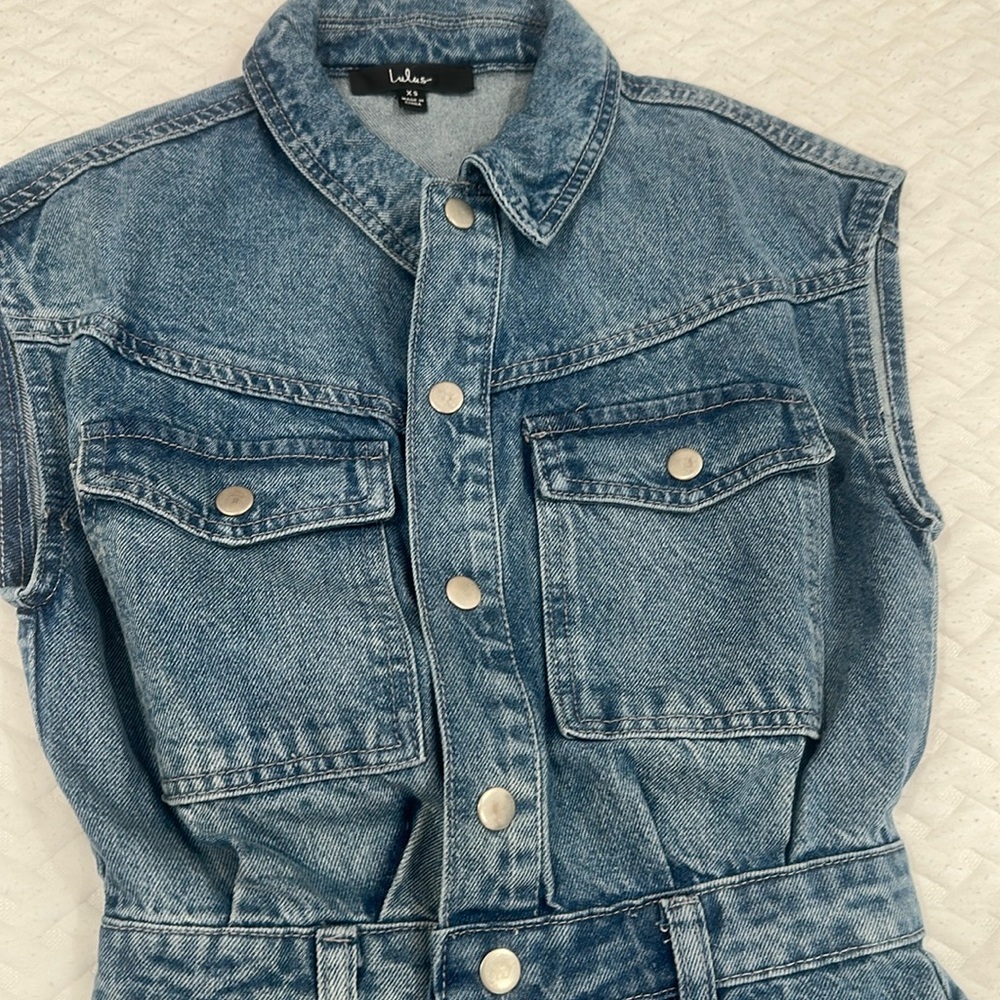 Lulus- Festival Feelin' Light Wash Short Sleeve Denim Romper XS NWOT